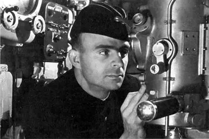 Командир С7 Сергей Прокофьевич Лисин Вскоре от обоих бортов транспорта - фото 110