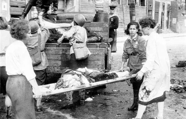 Эвакуация останков жертв немецкого артобстрела в Ленинграде Из дневника - фото 202