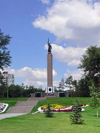 Память сердца Обелиск воинам 10й дивизии НКВД на площади Чекистов в - фото 262