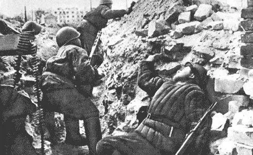 В окопах Сталинграда 1942 В И Чуйков утверждал что в связи со сложившейся - фото 44