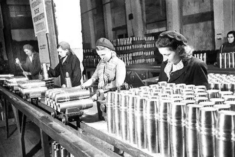 Изготовление артиллерийских снарядов Осень 1942 г Вспомним как это было - фото 82