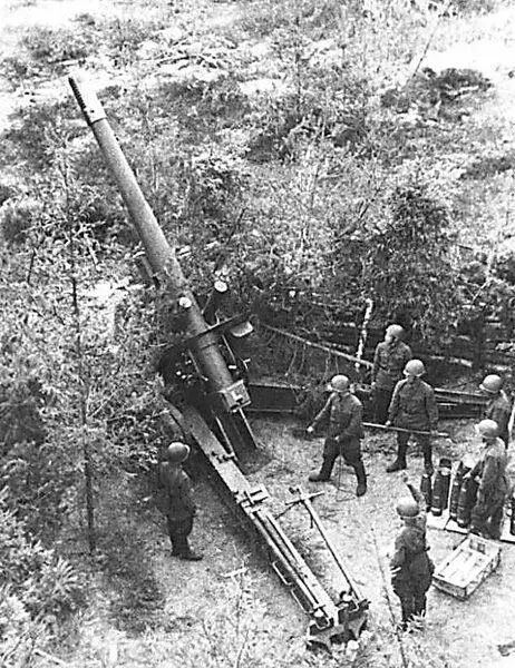 Советская 152 мм гаубицапушка МЛ20 на огневой позиции На остальных участках - фото 193