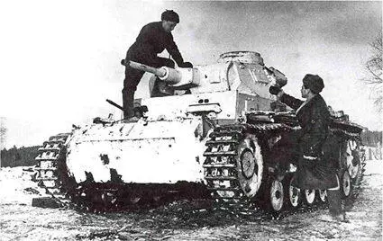Осмотр отремонтированного танка Pz III Расстояние от балки Вишневая до берега - фото 217