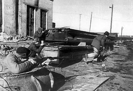 Бой на территории завода Сталинградского тракторного завода СТЗ 114й - фото 249