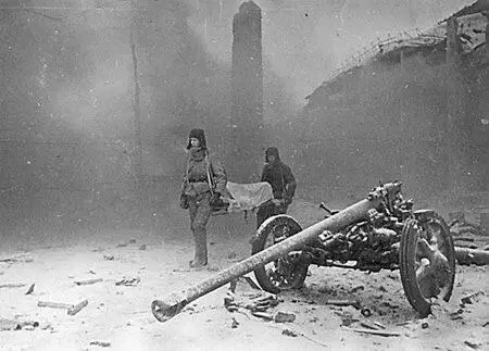 Эвакуация раненых советских солдат Завод Баррикады Сталинград 1942 г - фото 355