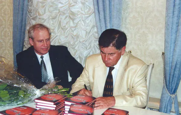 Леонид Владимирович Шебаршин и бывший директор Службы внешней разведки Сергей - фото 11