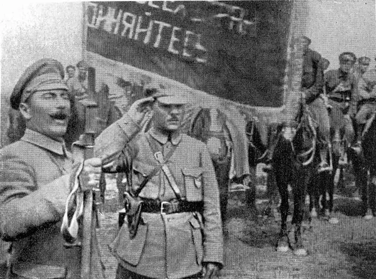 Командующий Первой Конной армией С М Буденный и член Реввоенсовета К Е - фото 14