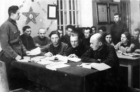 Кружок по истории ВКПб 1937 г С 1918го по 1940 год во Владимире был - фото 22