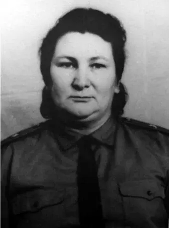 Бутова ЕН Начальник медчасти 1970е годы В июне 1950го Лидия Русланова - фото 46