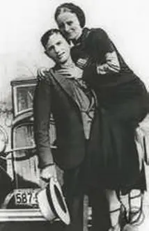 Бонни Паркер и Клайд Бэрроу Бонни родилась в 1910 году в маленьком захолустном - фото 71