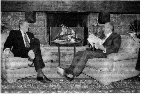 Рональд Рейган и Михаил Горбачев на саммите в Женеве 1985 год Несмотря на - фото 6