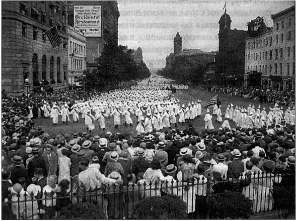 Куклуксклан в 1925 году в Вашингтоне Такое отношение к населению не - фото 9