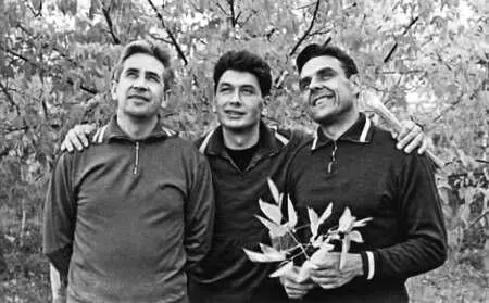 В канун старта Константин Феоктистов Борис Егоров Владимир Комаров - фото 51