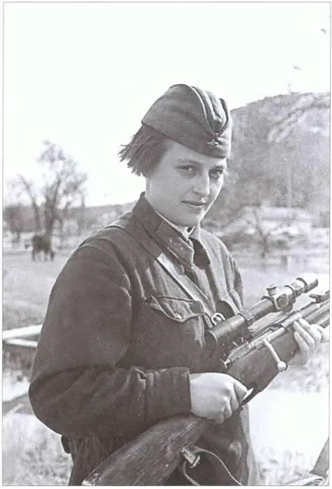 Старший сержант Людмила Павличенко Севастополь март 1942 г Фото - фото 19
