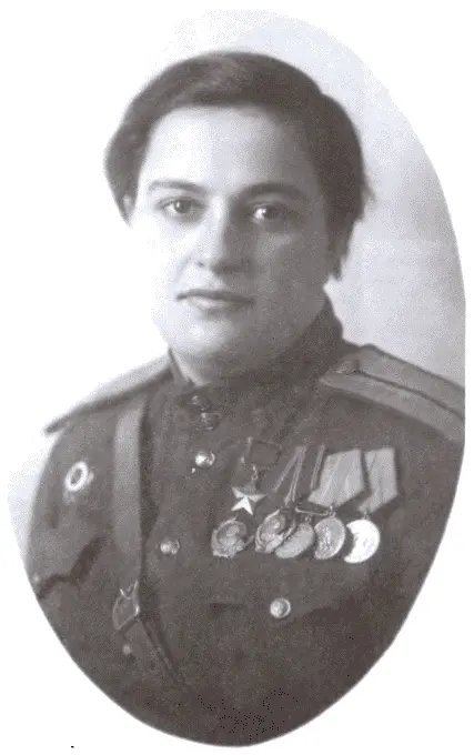 Герой Советского Союза старший лейтенант ЛМ Павличенко Москва 1944 г - фото 20