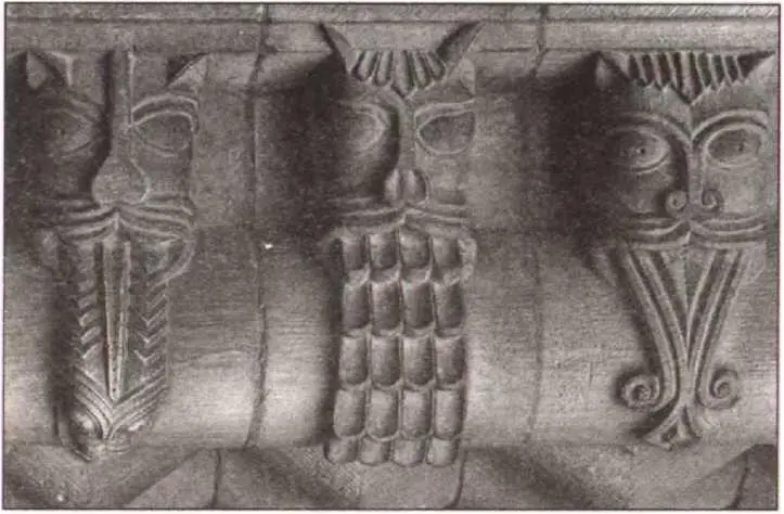 Романские чудовища Скульптурный фриз собора в Линкольне Эти маски типичны - фото 5