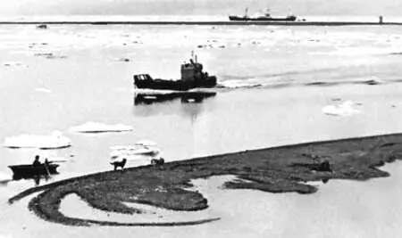 Лето на Крайнем Севере Фото автора 2 июня 1968 г Три паруса над песками - фото 109