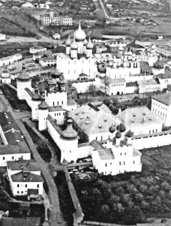 Ростовский кремль Таким его видишь пролетая на самолете Шпили и башни - фото 117