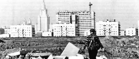 Попавшему в Москву первый раз кажется у нее нет края Глянешь с Ленинских гор - фото 26