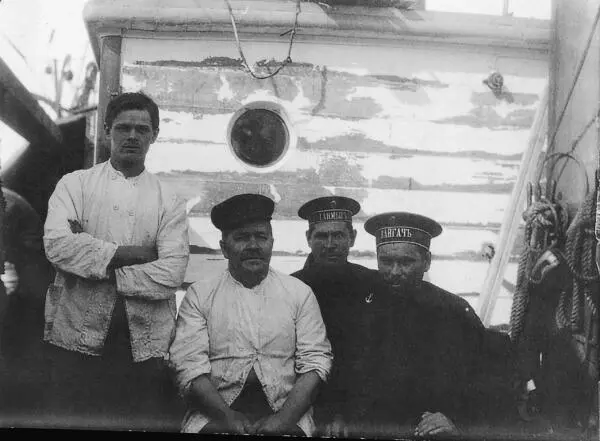 На палубе эс Эклипс в конце зимовки у мыса Вильда Берег X Лаптева На - фото 29
