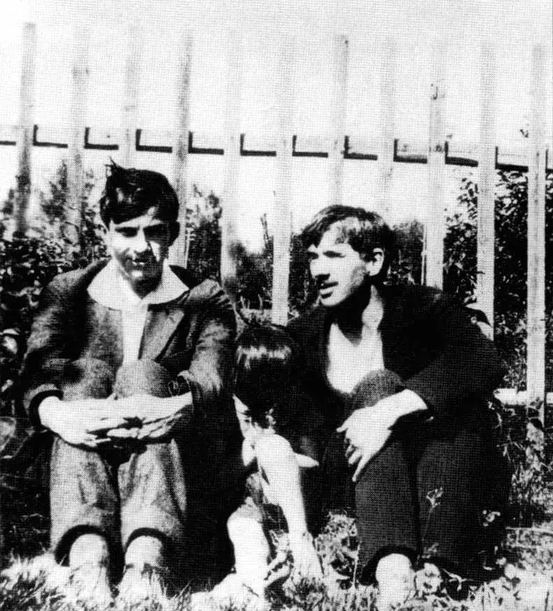 С Владимиром Маяковским и сыном Борисом Куоккала 1915 Александр Блок и - фото 17