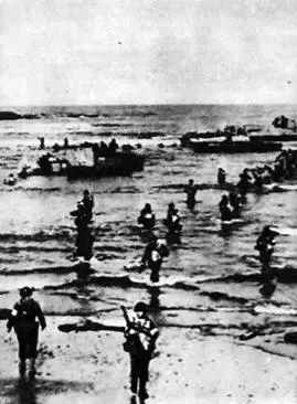 Высадка десанта в районе Федала Марокко ноябрь 1942 г Выгрузка техники с - фото 60