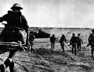 Атакуют британские танки и пехота Западнее ЭльАламейна ноябрь 1942 г - фото 62