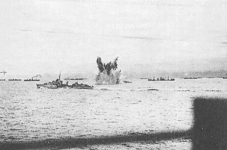 Атака немецкими самолётами эсминца HMS Eskimo F75 в составе конвоя - фото 112