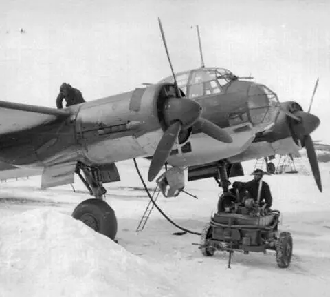 Подготовка к вылету бомбардировщика Юнкерс Ю88 Junkers Ju 88 Утро 7 - фото 134
