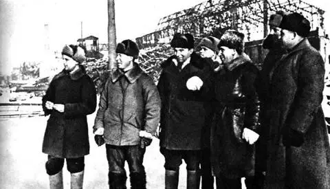 Командир 39й гвардейской стрелковой дивизии генералмайор С С Гурьев на - фото 245