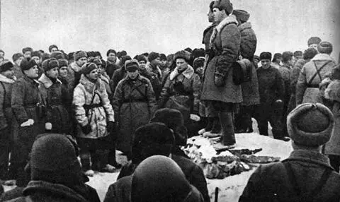 Красноармейский митинг Беседы ротные партийные и комсомольские собрания - фото 344