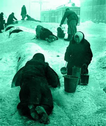 За водой на Неву В осажденном городе на Неве Победа на Волге создает - фото 411