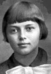 Зина Портнова В 1942 г16 лет вступила в подпольную организацию Юные - фото 463