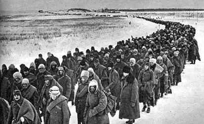 Колонна плененного врага под Воронежем Советские саперы очищают Воронеж от - фото 469