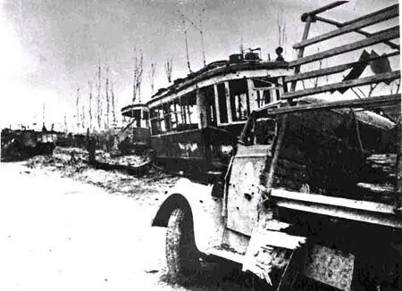 Разбитый транспорт в городе 1943 г Руины Сталинграда Проспект им В И - фото 527