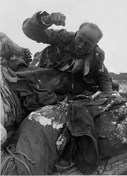Немецкие солдаты убитые под Сталинградом Февраль 1943 года Смена лозунгов - фото 532