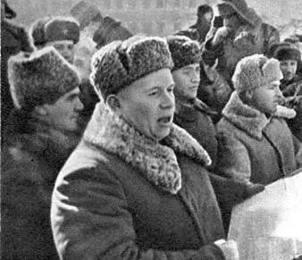 Выступление Н С Хрущева на митинге в честь освобождения Сталинграда Митинг - фото 544