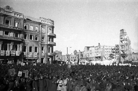 Митинг защитников Сталинграда 4 февраля 1943 г Митинг в ознаменование - фото 545