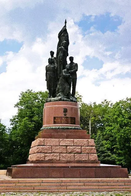 Память сердца Памятник Клятва Луганская область г Краснодон КЛЯТВА - фото 60