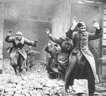 Противник сдается в плен Это крупная победа советских войск и тяжелое - фото 93