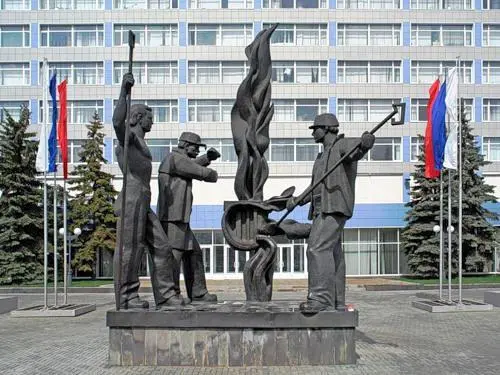 Память сердца Памятник металлургам сталеварам возле Ижевского - фото 95