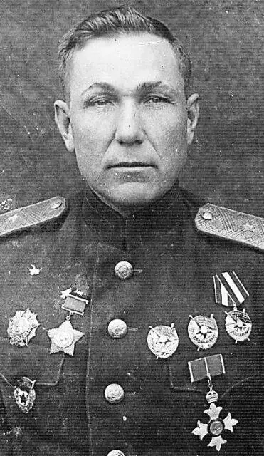 Иван Терентьевич Чаленко Стойко сражаются в эти дни воины 21й - фото 101