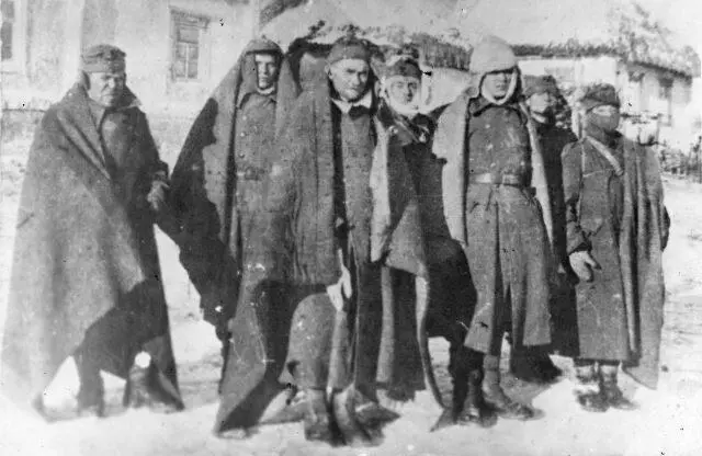 Немецкие пленные в украинском селе Колонна итальянских военнопленных - фото 124