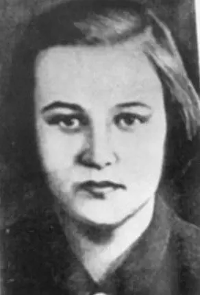 Галя Комлева 610й день войны Все гитлеровское окружение в эти дни живет - фото 127