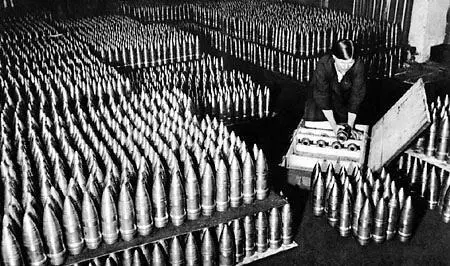 Боеприпасы готовы для отправки на фронт 4 марта 1943 г Четверг - фото 204
