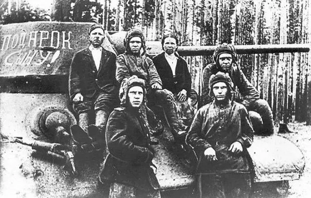 Экипаж боевого танка построенного на средства Ильи Андреевича и Марии - фото 247