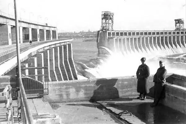 Гитлеровцы на ДнепроГЭС 26 марта 1943 года Пятница На Кубани советские - фото 356