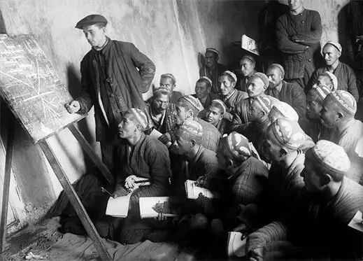 Илл 38 Советская школа Макс Пенсон 1930е гг Илл 39 Советская семья - фото 64
