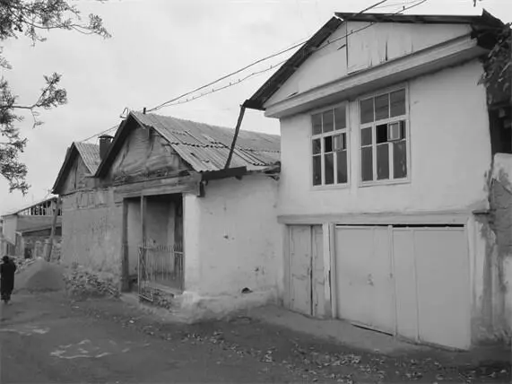 Илл IX Посередине здание бывшего сельсовета 2010 Илл X Бывшая школа - фото 100