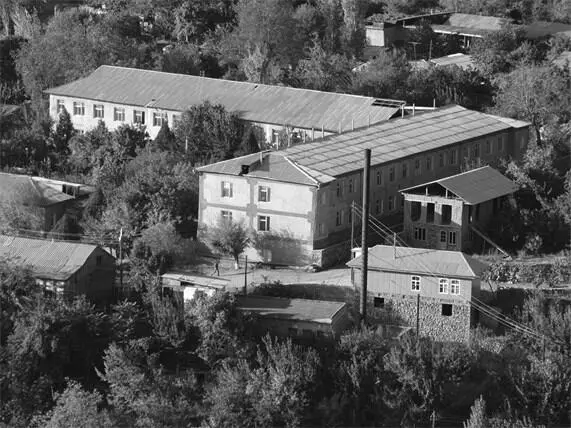 Илл XIV Новая больница в Ошобе 2010 Илл XV Могила Ишанхана 2010 Илл - фото 105